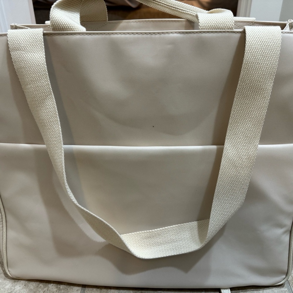 BÉIS East West Tote. Includes crossbody strap. Used 3/4 times. $75